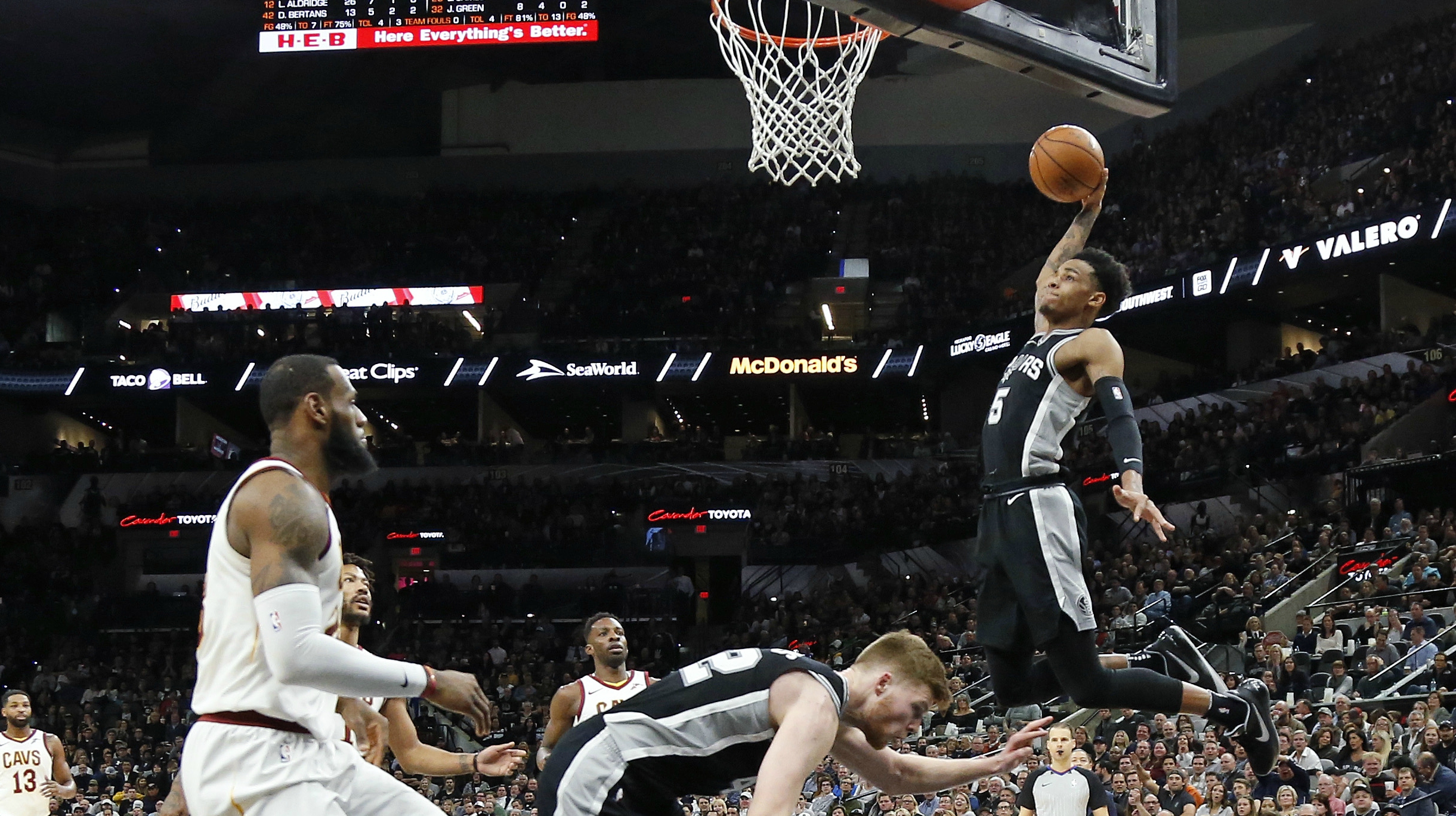 Dejounte Murray is already a monster on the boards | kens5.com